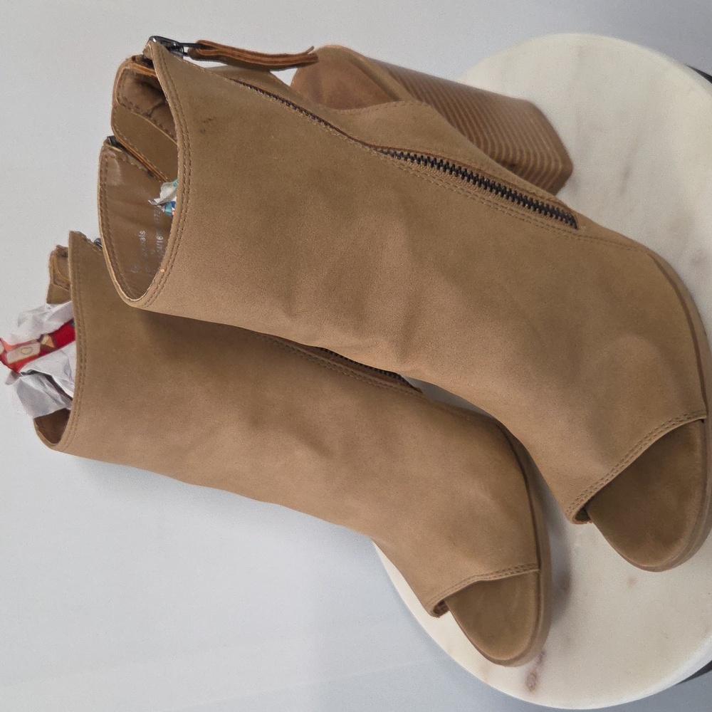 DV Tan Heeled Peep-Toe Boots Size 9.5